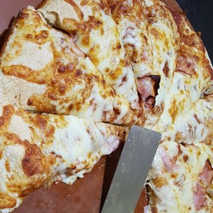 Pizza Margarita, extra Jamon, extra queso