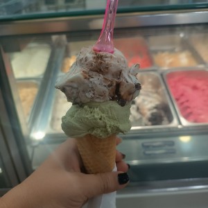helado de pistacho y brownie 