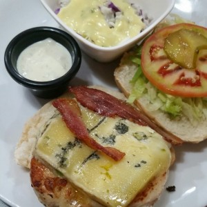 Caracas burguer (pollo y queso azul) ?