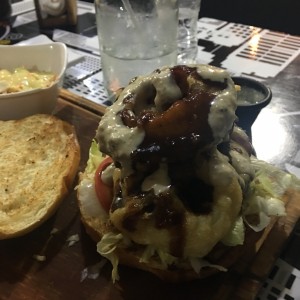 Hamburguesa con Aros de Cebolla