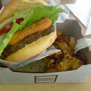 Combo Shack con papas bravas
