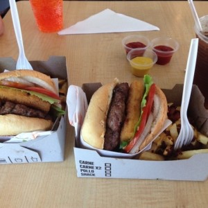 combo shack con extra de queso y tocineta en las papas