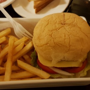 Hamburguesa normal con papas fritas
