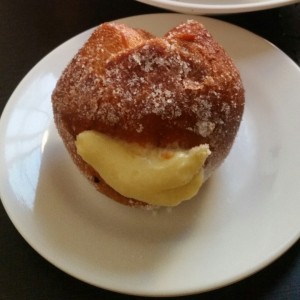 Bomba de crema pastelera