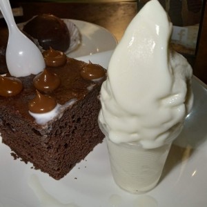brownie con helado