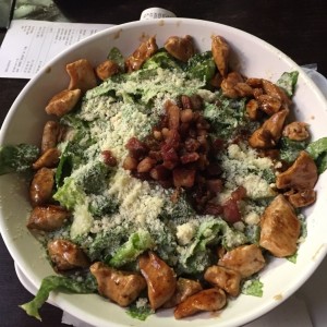 Ensalada Cesar con Pollo