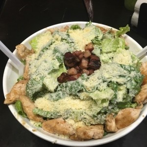 Ensalada Cesar con Pollo