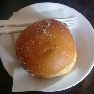 bomba de crema pastelera
