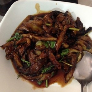 Berenjenas con cerdo y cilantro