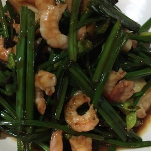 Flor de ajo con camarones