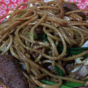 Tallarines con Carne y vegetales