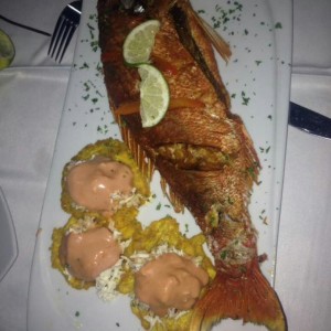 Parguito Frito con Tostones Playeros