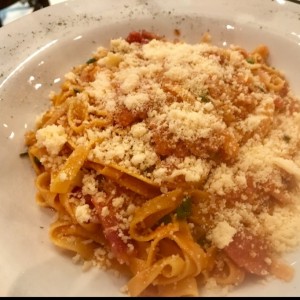 linguini con salsa matricciana