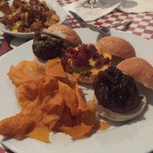 trio de mini hamburguesas