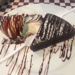 brownie de chocolate con helado de vainilla 