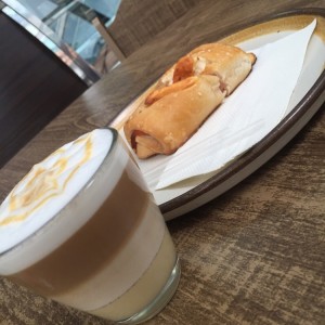 pastelito de jamon de pavo y queso crema