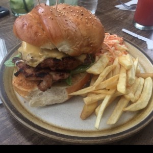 Hamburguesa de Res con Extra de Chuleta de Cerdo