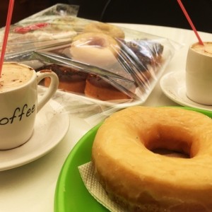 Dounut Glaseada y un cafesito