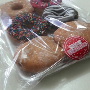 Donas glaseadas y bombas