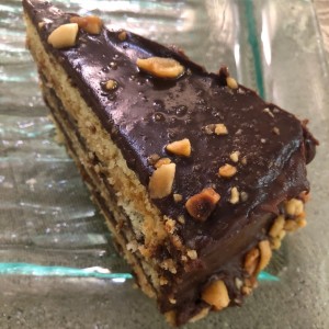 Pastel de chocolate con mani