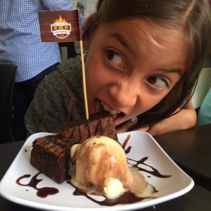 brownie con helado