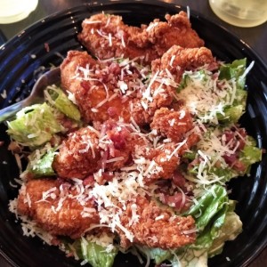 Entradas - Ensalada Cesar con pollo crispy