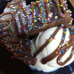 Postres - Brownie con Helado