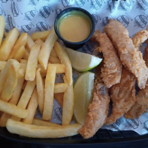 Tender de pescado con papas fritas