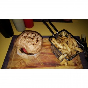 Hot chedar con papas fritas