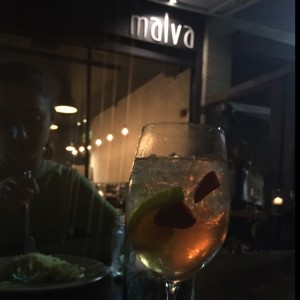 SANGRIA de vino blanco, llamada CATIRA 