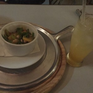 Ensalada de vegetales y fruta 