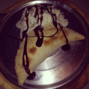 calzone relleno de chocolate con helado