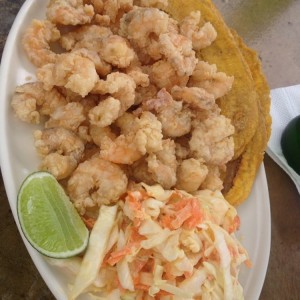 camarones rebozados con ensalada rallada, regular