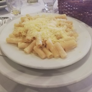 penne cuatro quesos