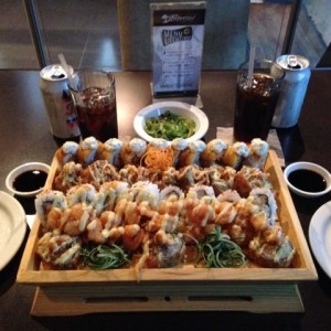 Varios tipos de roles con ensalada Wacame