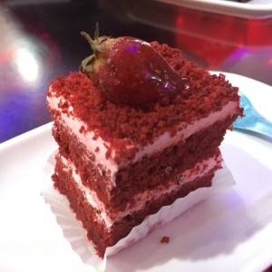 Red velvet con yogurt de fresa