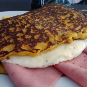 Cachapa (Jamon y Queso) 