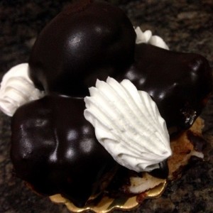 Profiterol con relleno de Mousse de Chocolate