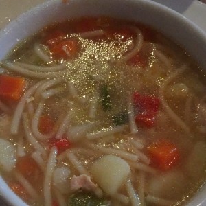 sopa de fideos con pollo