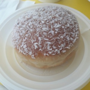 Dona rellena de arequipe
