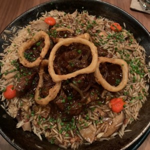 risotto arboreo con setas y lomito encebollado y aros de cebolla (rinde para 2)