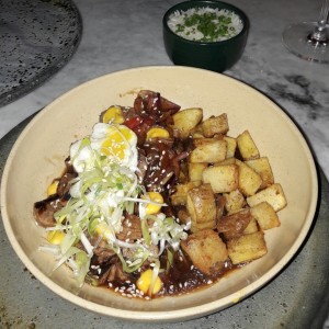 lomo salteado con papas fritas y arroz 