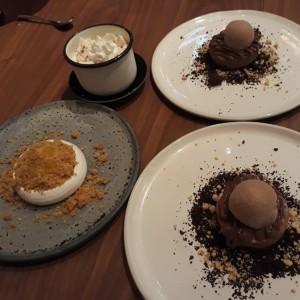 Pie de limon invertido, tres leches y chocolate puyao.