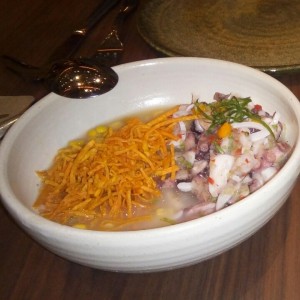 Ceviche de mariscos con batata frita