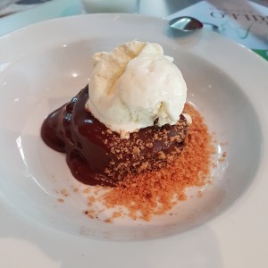 brownie con nutella y helado. 