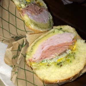 Sandwich de pollo ahumado con extra de pepperoni
