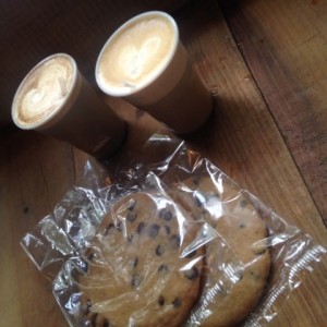 Cafe con Leche, Cafe Adriana y Galletas de Chispas de Chocolate