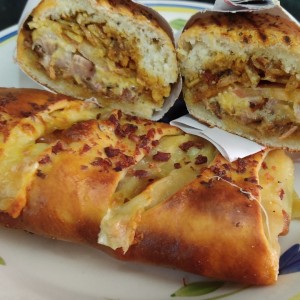 sanduche de Costillas ahumadas y Stromboli