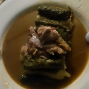 plato de rellenos y cordero