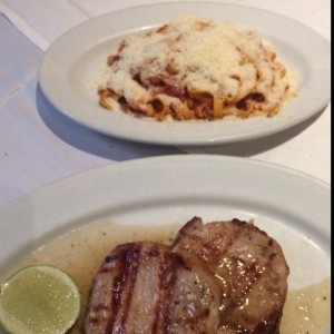 Lomo de cerdo brasado con pasta al filetto